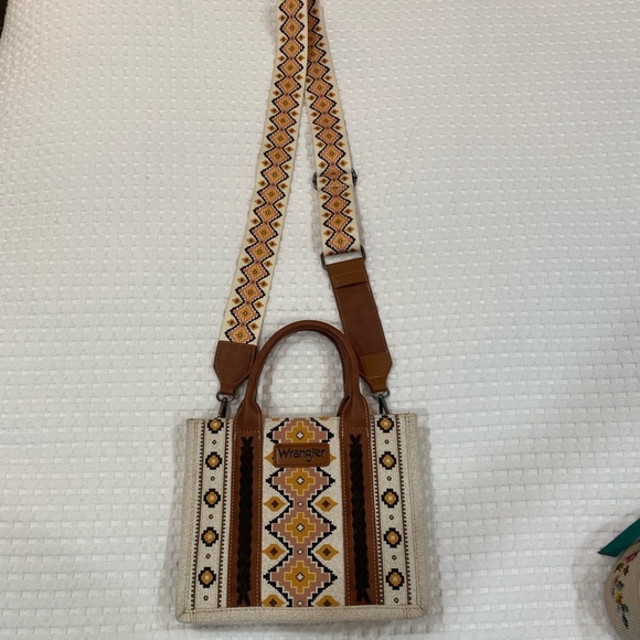 Wrangler Brown and Cream Crossbody Bag with Geometric Design - Picture 8 of 8